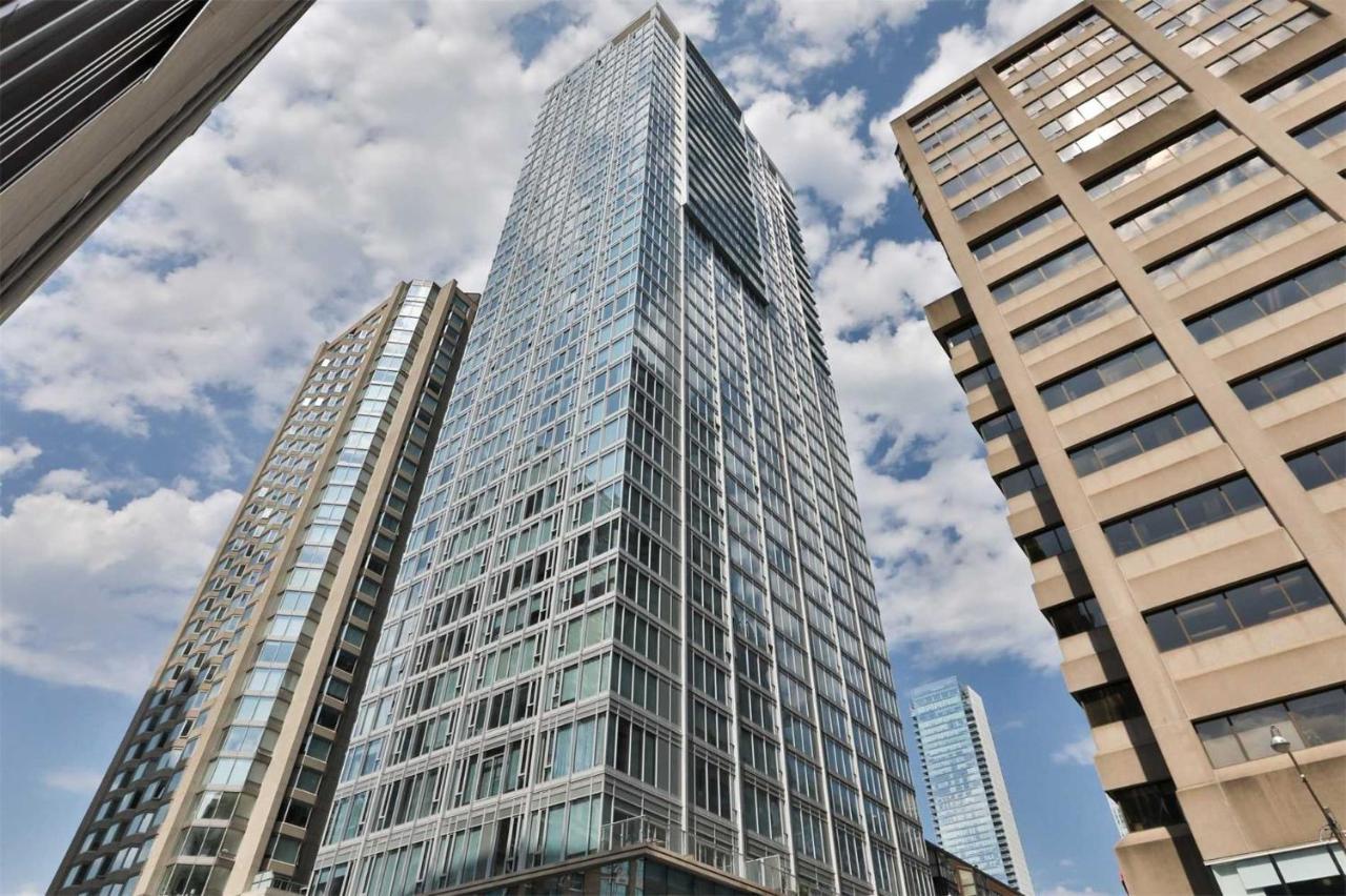 2 Bedroom Plus Den Condo トロント エクステリア 写真