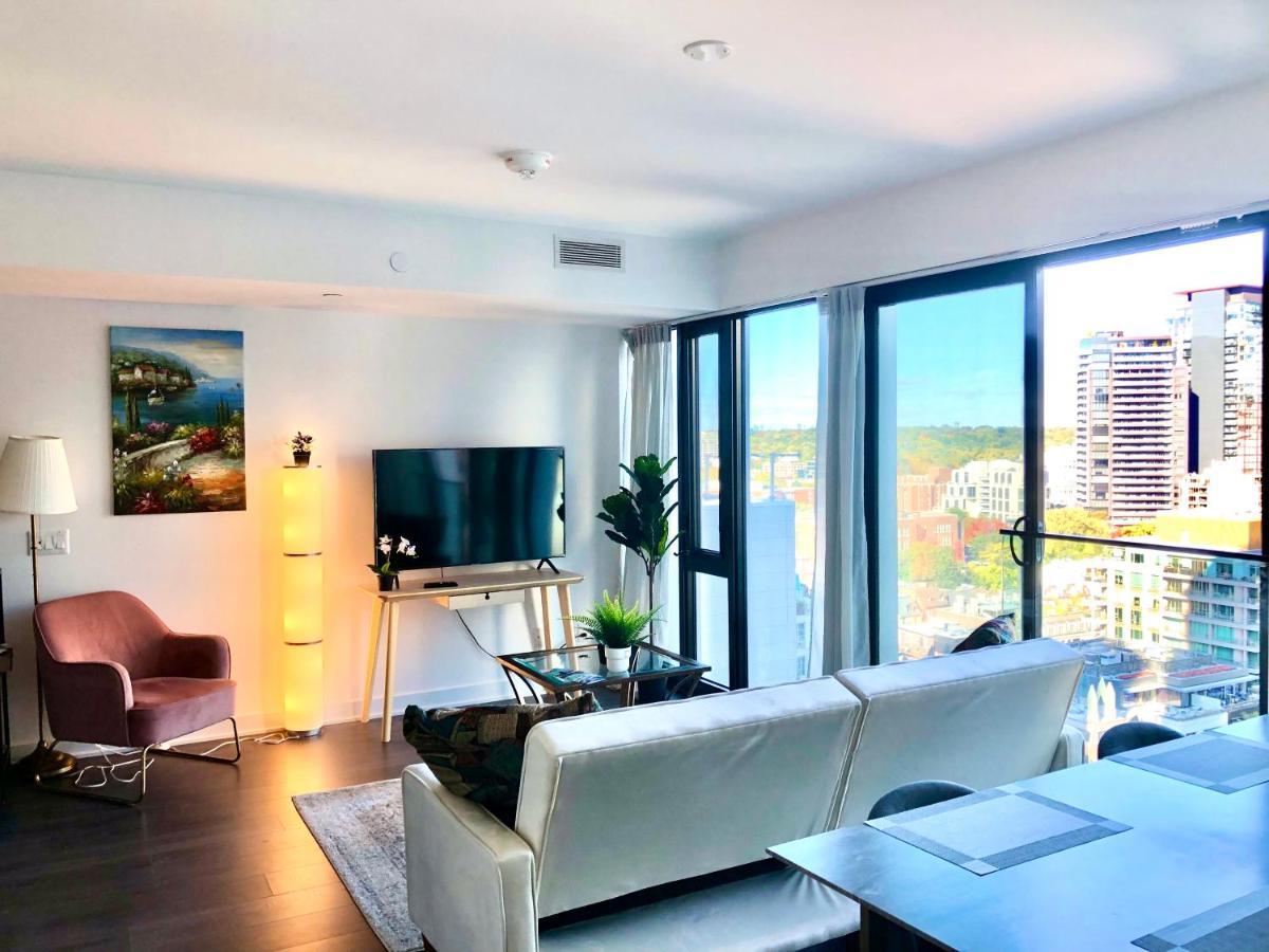 2 Bedroom Plus Den Condo トロント エクステリア 写真