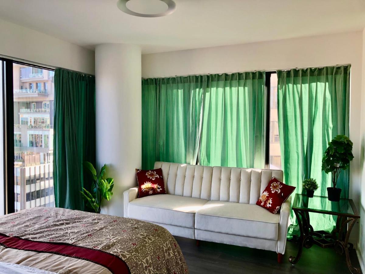 2 Bedroom Plus Den Condo トロント エクステリア 写真